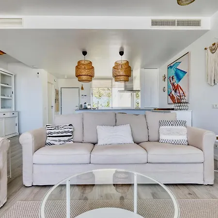 Stunning Three Bedroom Townhouse With Great Views! *