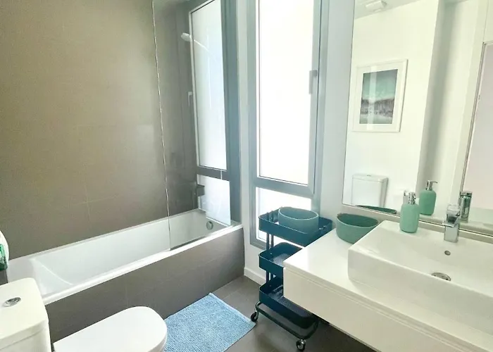 Stunning Three Bedroom Townhouse With Great Views! Appartamento