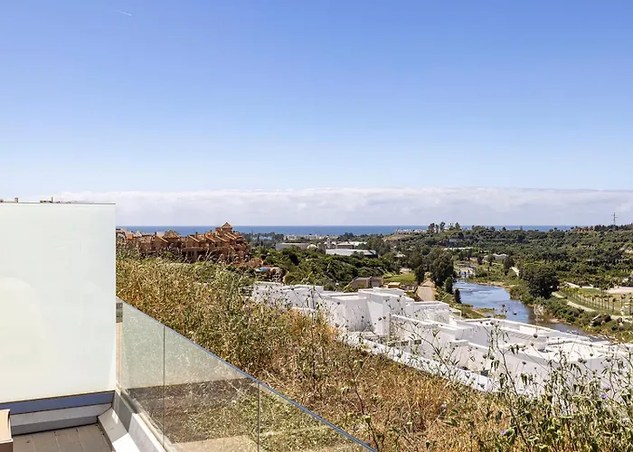 Stunning Three Bedroom Townhouse With Great Views! Appartamento Estepona