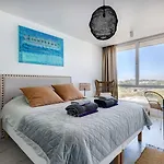 Stunning Three Bedroom Townhouse With Great Views! Διαμέρισμα *