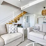 Stunning Three Bedroom Townhouse With Great Views! *