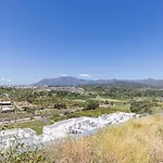Stunning Three Bedroom Townhouse With Great Views! *