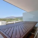 Stunning Three Bedroom Townhouse With Great Views! Διαμέρισμα *