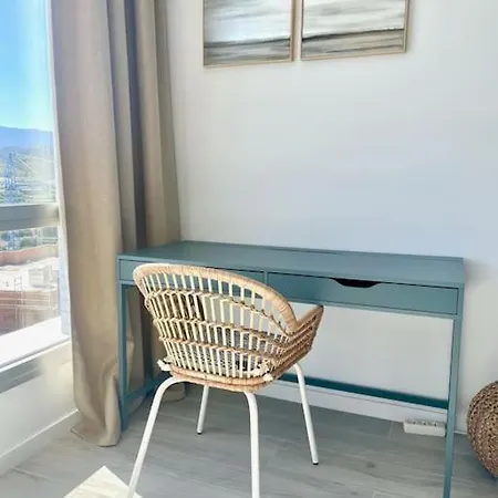 Apartment Stunning Three Bedroom Townhouse With Great Views! *