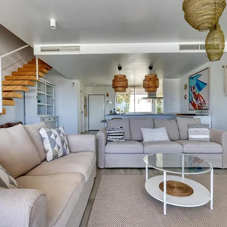 Stunning Three Bedroom Townhouse With Great Views! *