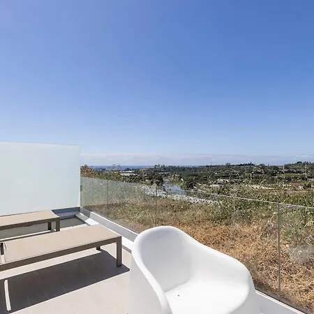 Stunning Three Bedroom Townhouse With Great Views! Apartment