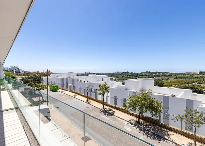 Stunning Three Bedroom Townhouse With Great Views! Apartment