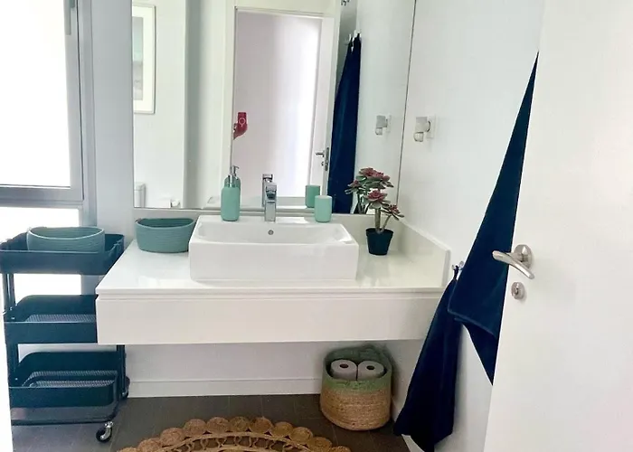 Stunning Three Bedroom Townhouse With Great Views! Apartment *