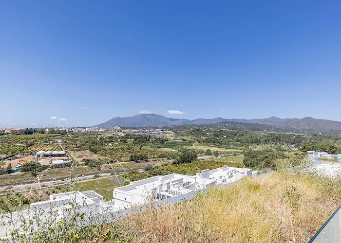 Stunning Three Bedroom Townhouse With Great Views! *