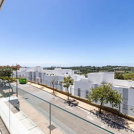 Stunning Three Bedroom Townhouse With Great Views! Lejlighed