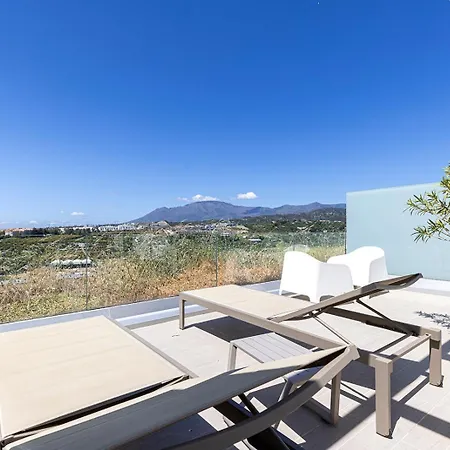 Lejlighed Stunning Three Bedroom Townhouse With Great Views! *