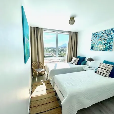 Apartment Stunning Three Bedroom Townhouse With Great Views!