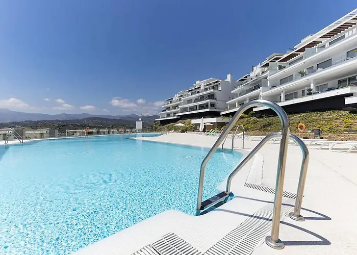 Stunning Three Bedroom Townhouse With Great Views! Daire Estepona