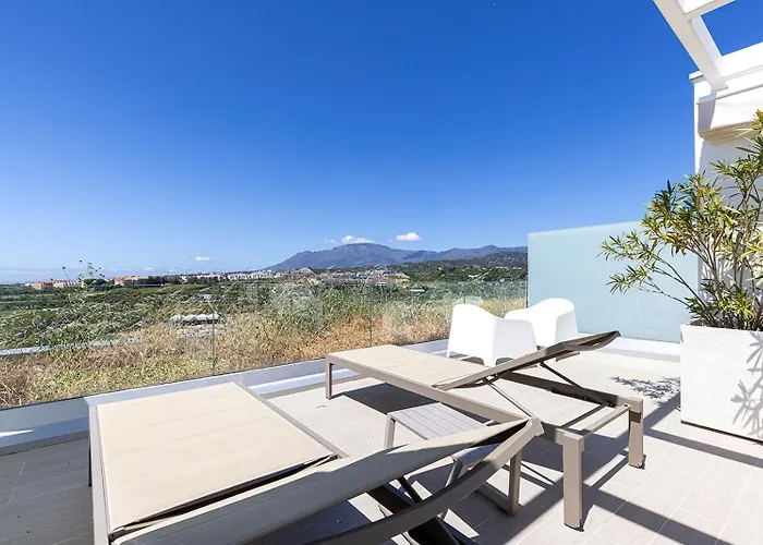 Daire Stunning Three Bedroom Townhouse With Great Views! *